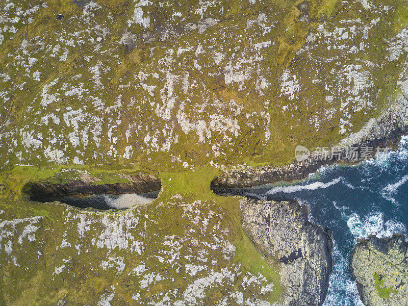 鸟瞰图Inishbofin，野生大西洋方式，Co. Galway，爱尔兰。